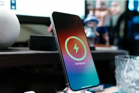 修水苹果15换屏服务分享用什么充电器给iPhone15充电更好 
